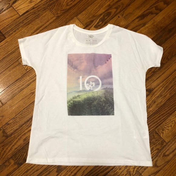 10 Ten Tree T-shirt Size Medium